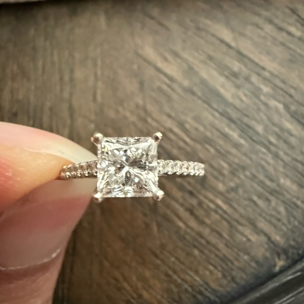 122 Ct In 18k White Gold Engagement Ring